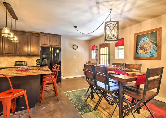 Cozy Home W/ Media Room: Short Walk To Taos Plaza!