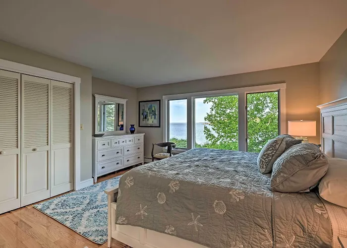 Lovely Waterfront Owls Head Home W/ Own Beach