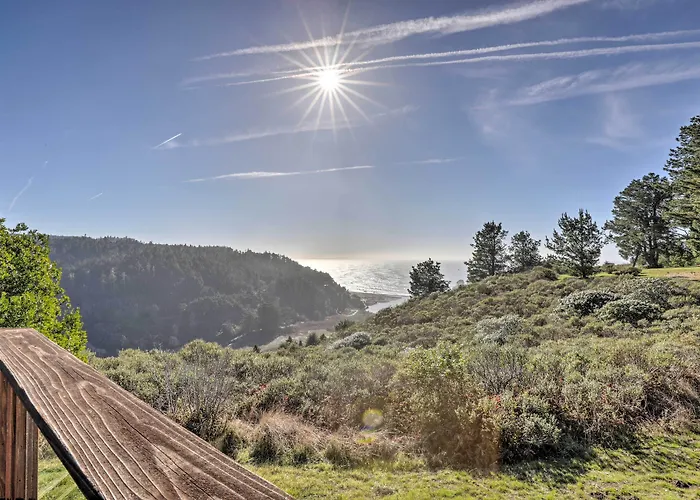 Romantic Ridgetop Escape W/ Hot Tub Near Mendocino