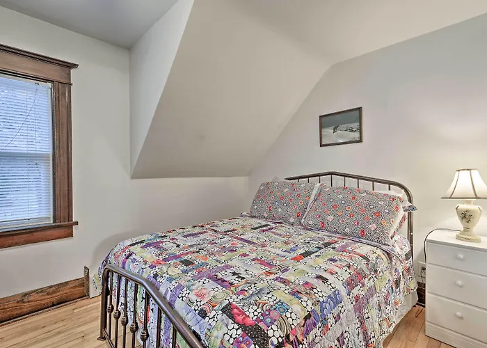 Walk To Lake Superior: Ontonagon Home W/ Fire Pit!