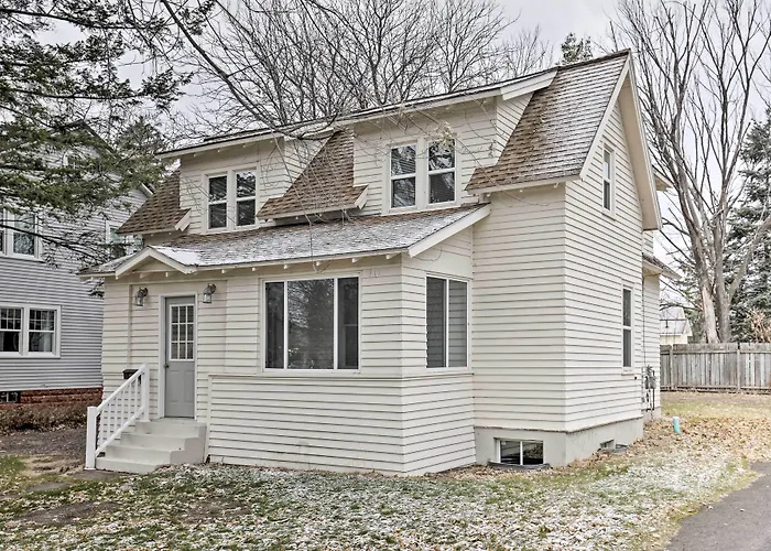 Walk To Lake Superior: Ontonagon Home W/ Fire Pit!