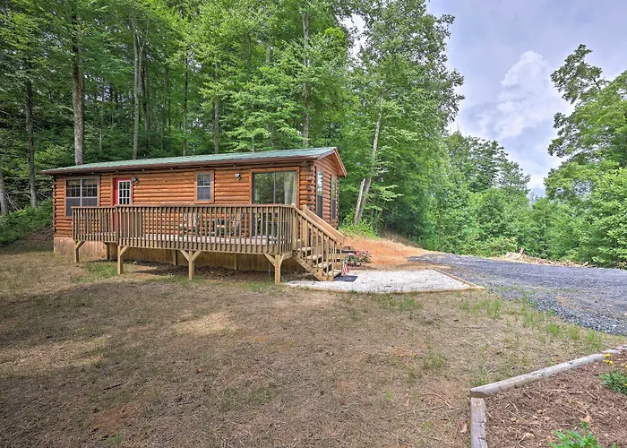 Quaint Log Cabin W/ Views Near West Jefferson