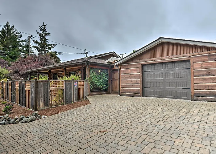 Quiet & Cozy Eureka Home Near Sequoia Park & Zoo!