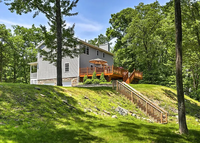 Colonial-Style 'Warwick Retreat' - 1 Hour To Nyc!