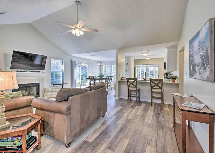 Family-Friendly Home Near Destin Beaches