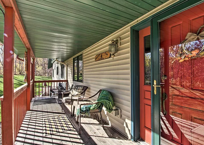 Cabin W/ Fire Pit & Movie Room, 1 Mi To Lake
