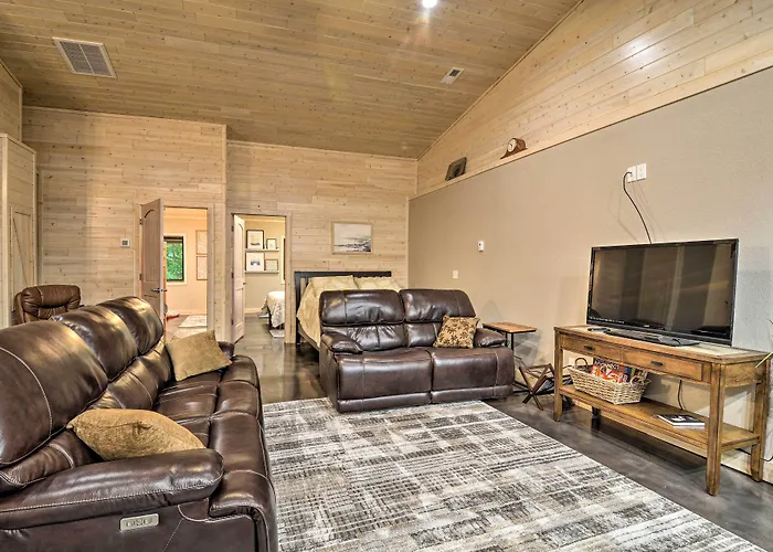 Modern Arcadia Farmhouse On 80 Acres W/ Fire Pit!
