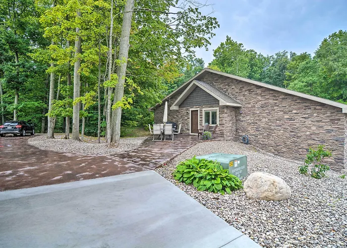Modern Arcadia Farmhouse On 80 Acres W/ Fire Pit!