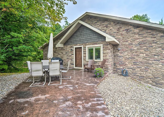 Modern Arcadia Farmhouse On 80 Acres W/ Fire Pit!