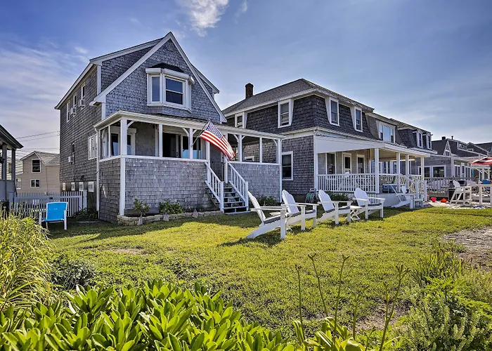 Oceanfront Cape Cod Home W/ Porch, Yard + Grill!