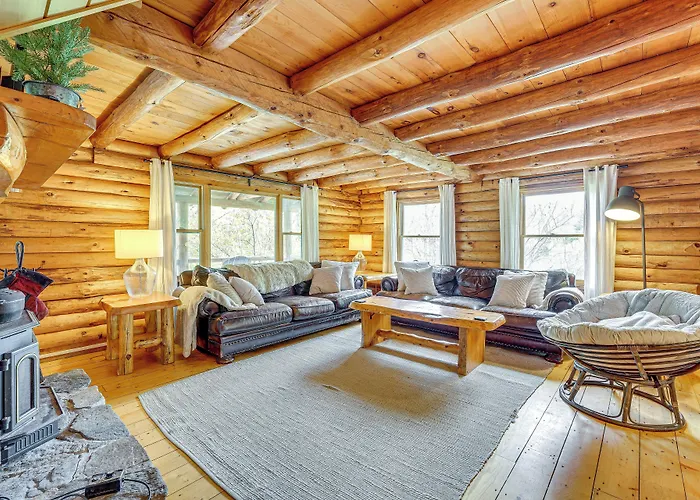 Picture-Perfect Vermont Mtn Cabin W/ Hot Tub!