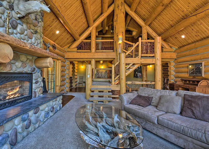 Custom Bitterroot Valley Cabin W/ Hot Tub & Views!