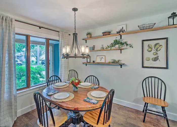 Airy Cottage Close To Rock Lake W/ Fire Pit!