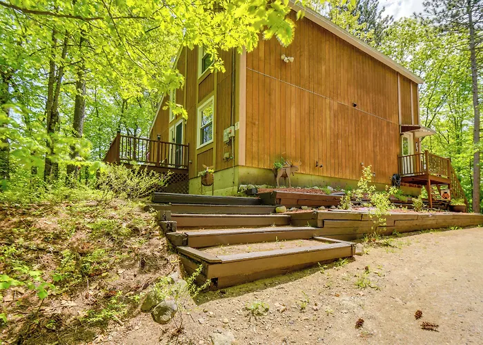 New Hampshire Vacation Rental - Walk To Beach!