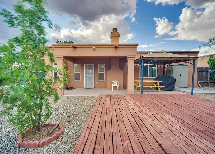 Convenient Las Cruces Home W/ Patio & Grill!