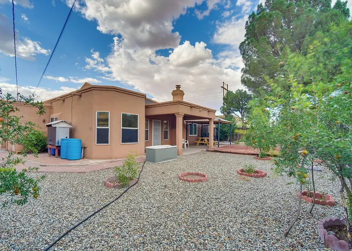 Convenient Las Cruces Home W/ Patio & Grill!