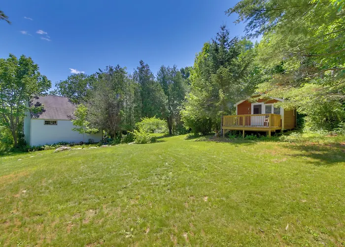 Couples Getaway Near Beaches: Northport Cottage