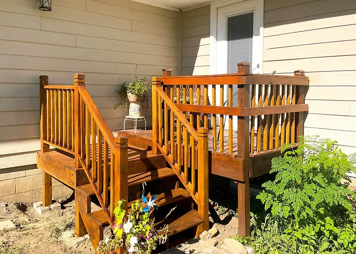 Bloomington Family Home - Private Deck & Yard