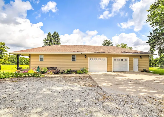 Bloomington Family Home - Private Deck & Yard