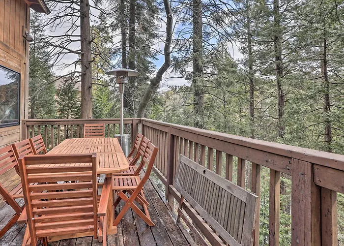 Woodsy Twin Peaks Getaway W/ Hot Tub & Views!