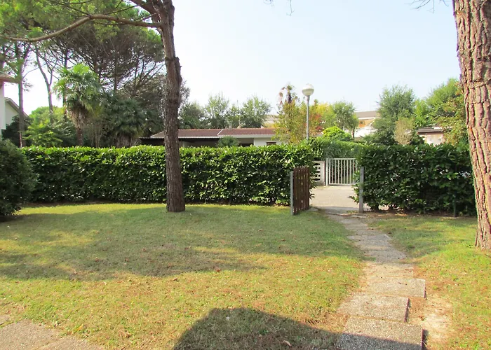 Comfortable Villa With Fenced Garden