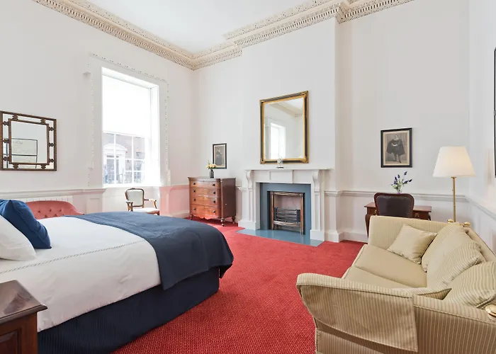 Henrietta Suites City Centre