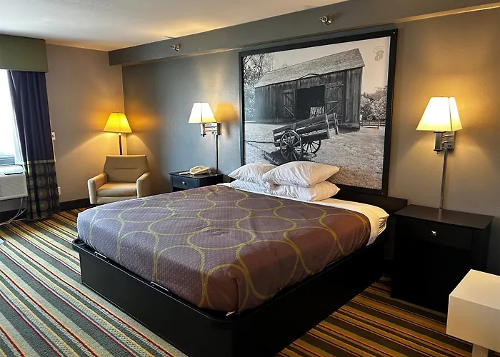 Super 8 By Wyndham Mound City