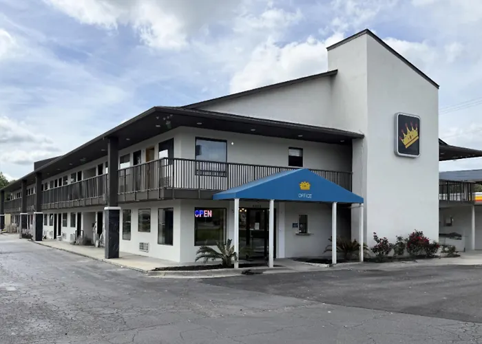 Super 8 By Wyndham Richmond Hill