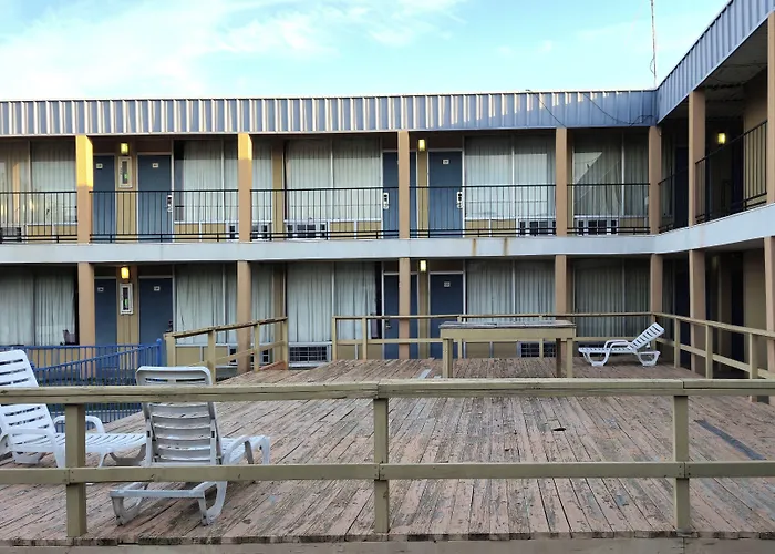 Castle Inn & Suites By Oyo Lawton