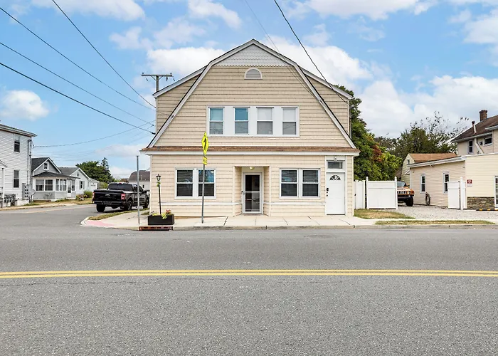 2 Blocks To Beach: Apt W/ Grill In Ocean Gate!