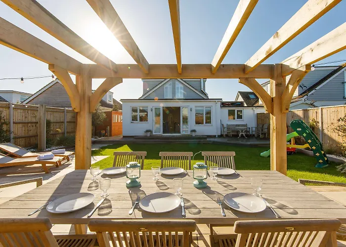 4Br Beach House Sleeps 10 - 5 Mins Walk To The Sea