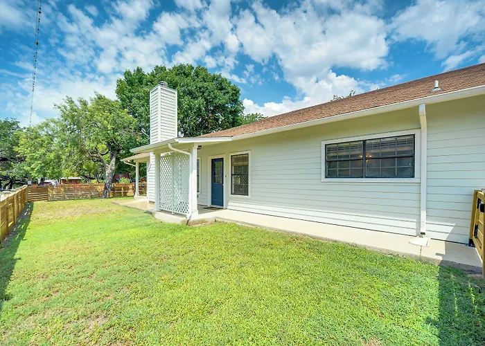 Texas Hill Country Retreat - Walk To Nueces River!