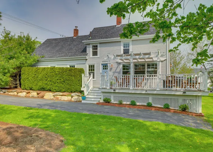 Rockland Home W/ Deck 5 Mins To Historic Downtown!