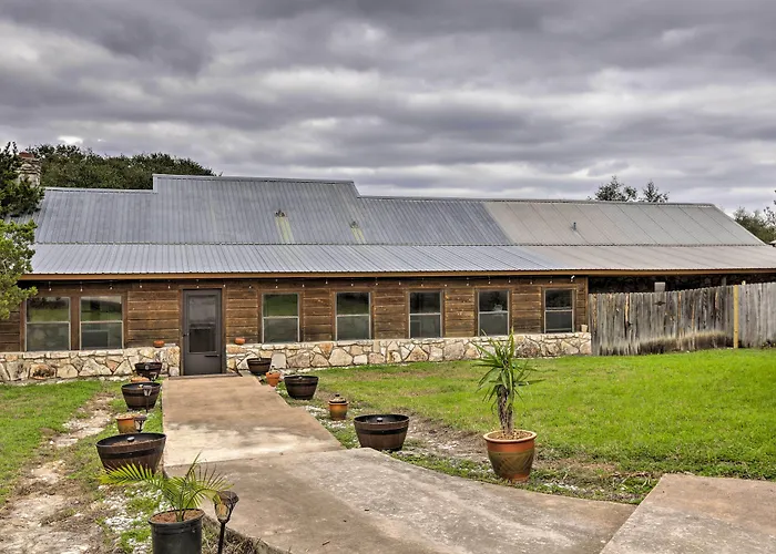 Dripping Springs Home W/ Deck, Near Wedding Venue
