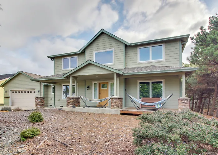 Spacious Bandon Getaway - 2 Blocks To Ocean!