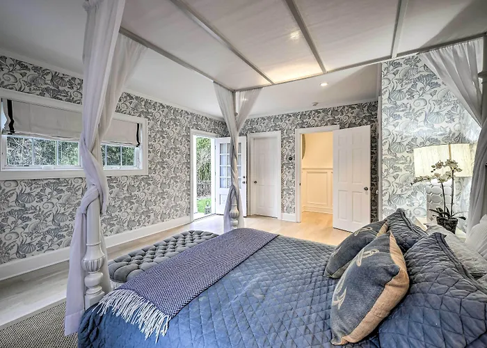 Shelter Island Retreat W/ Outdoor Pool!