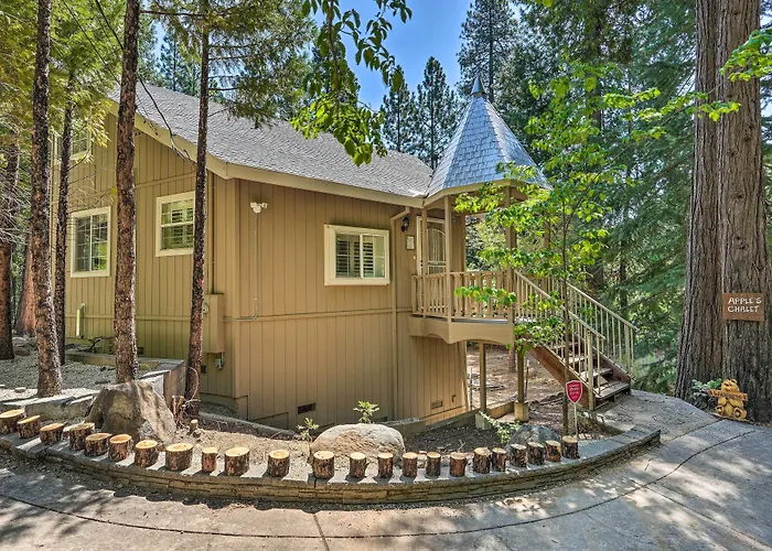 1 Mi To Jenkinson Lake: 'Apple'S Chalet' W/ Deck