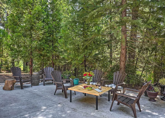 1 Mi To Jenkinson Lake: 'Apple'S Chalet' W/ Deck