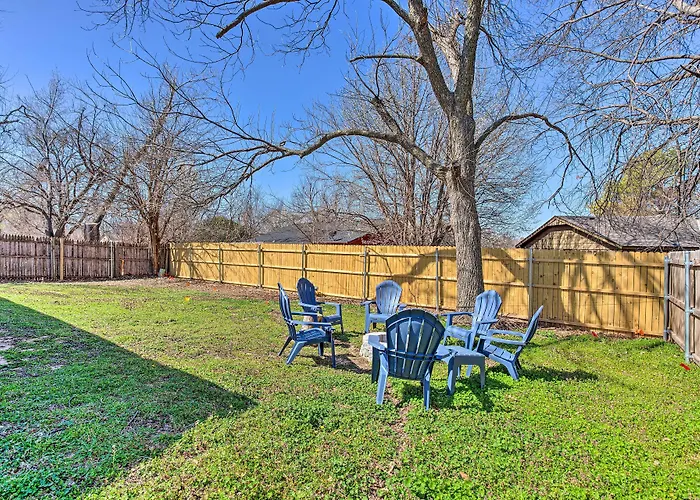 Updated Norman Getaway W/ Porch + Fire Pit!