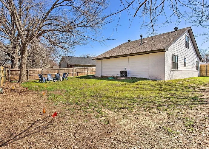 Updated Norman Getaway W/ Porch + Fire Pit!