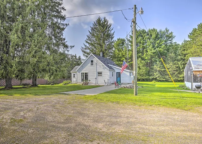 Eclectic Ladysmith Hideaway: Hike & Hunt!