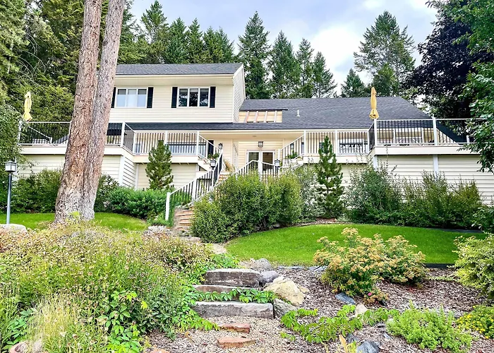 Peaceful Lakeside Retreat W/ Deck & Amazing Views!