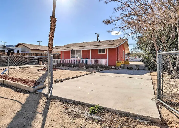 Cali Desert Oasis W/ Hot Tub + Mtn Views!