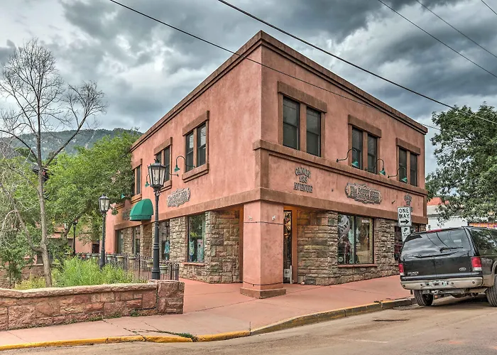 Downtown Manitou Springs Home: Tranquil Creek View