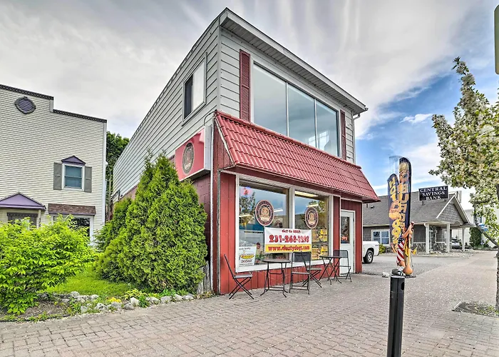 Walkable St Ignace Condo W/ Lake Huron Views
