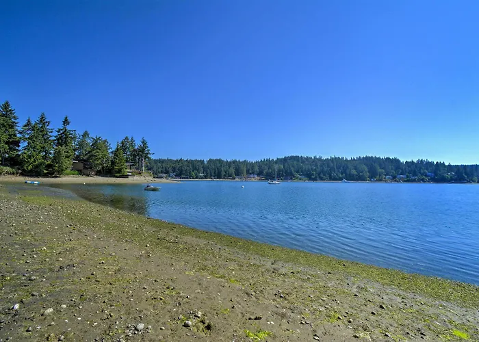 Waterfront Gig Harbor Home W/ Furnished Deck