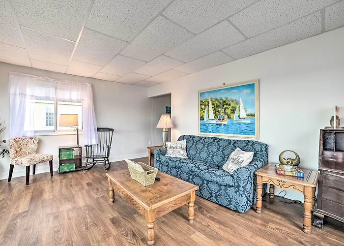 Walkable St Ignace Condo W/ Lake Huron Views
