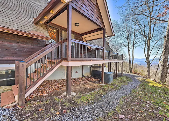 Spacious Franklin Cabin W/ Mountain Views!