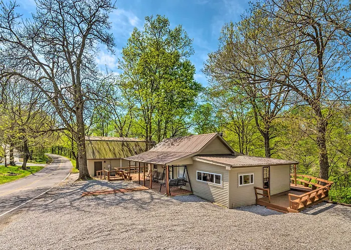 Walk To Marina! 2-Building Dale Hollow Estate