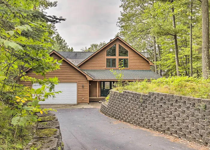 Waterfront Lake Tomahawk Cabin W/ Game Room!